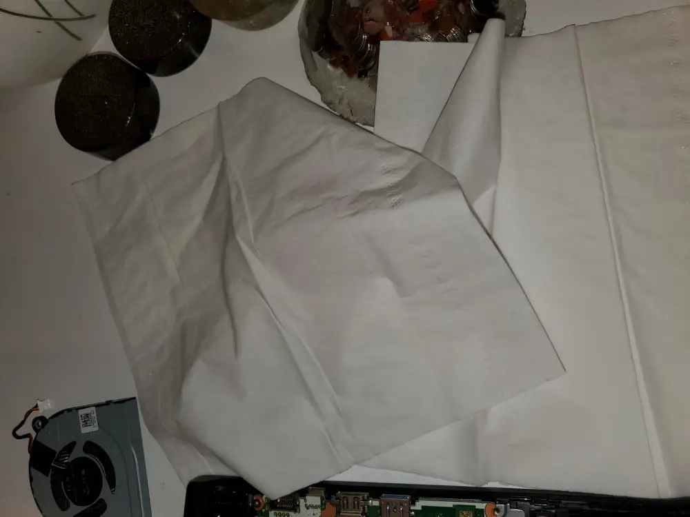 napkin used to clean gpu , cpu and heatsink of laptop