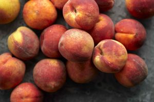 How to Distinguish Between Freestone and Clingstone Peaches
